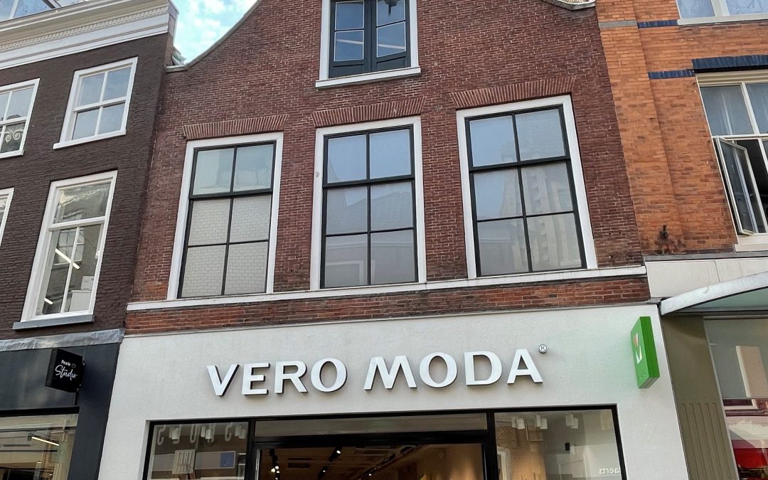 KroesePaternotte heeft de Grote Houtstraat 32 in Haarlem verhuurd aan Vero Moda namens Tenstone